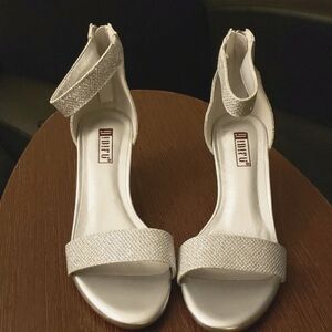 IDIFU Shimmering Silver Ankle Strap Sandals